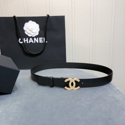 Durable Belt with Double C Buckle – Adjustable Fashion Waist Belt for Men & Women