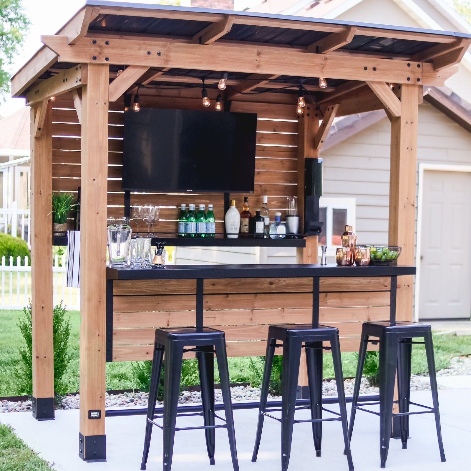 Durable Outdoor Bar with Steel Countertop, Shelves & Weather-Resistant Frame